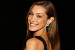 Bella Hadid’s Smile Evolution The Transformation Behind a Supermodel’s Perfect Teeth