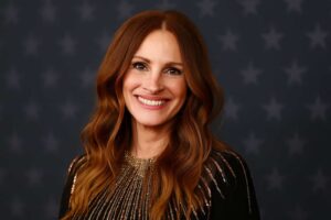 Julia Roberts’ Smile Evolution From Natural Charm to a Timeless Hollywood Icon-min