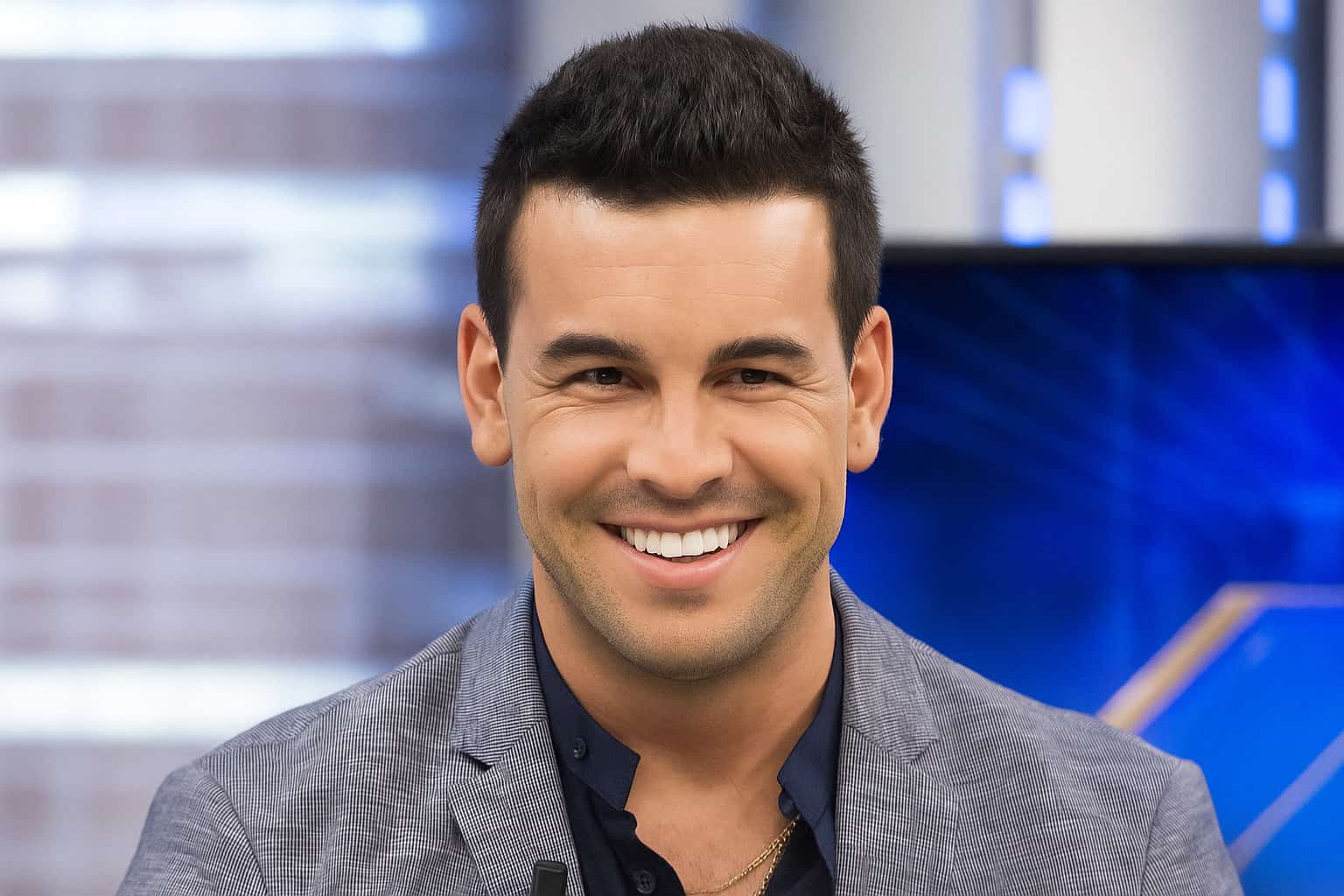 La sonrisa de Mario Casas de rebelde a refinado con ortodoncia-min