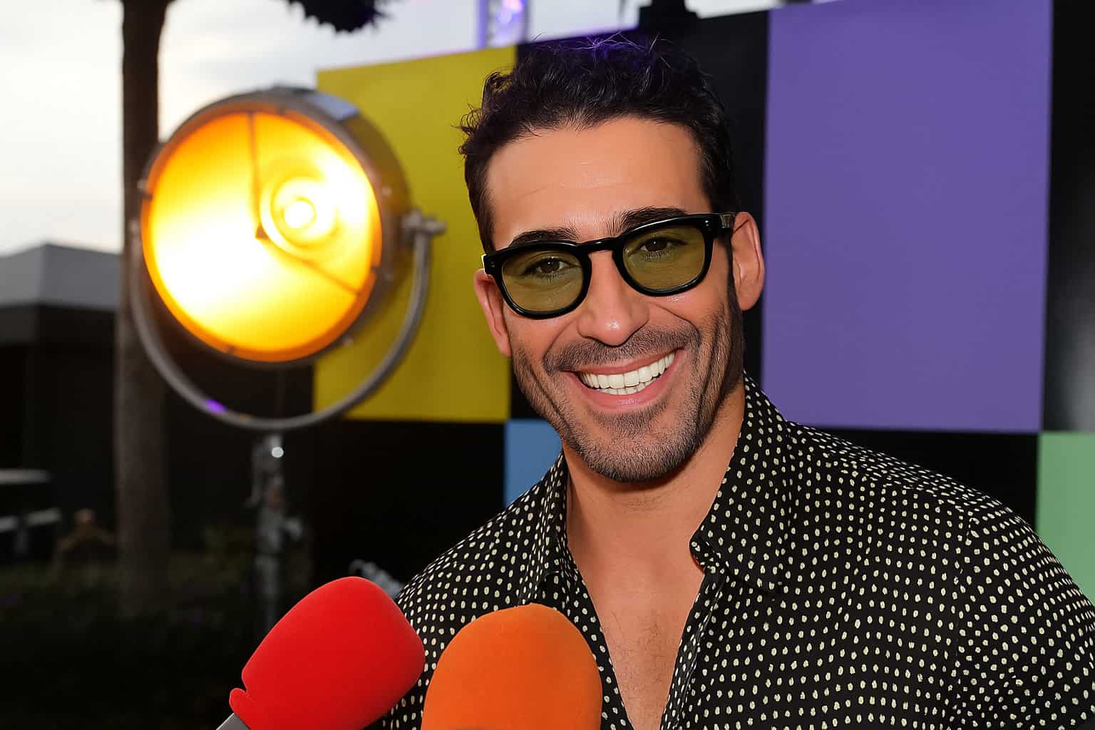 La sonrisa de Miguel Ángel Silvestre de natural a estrella de cine-min